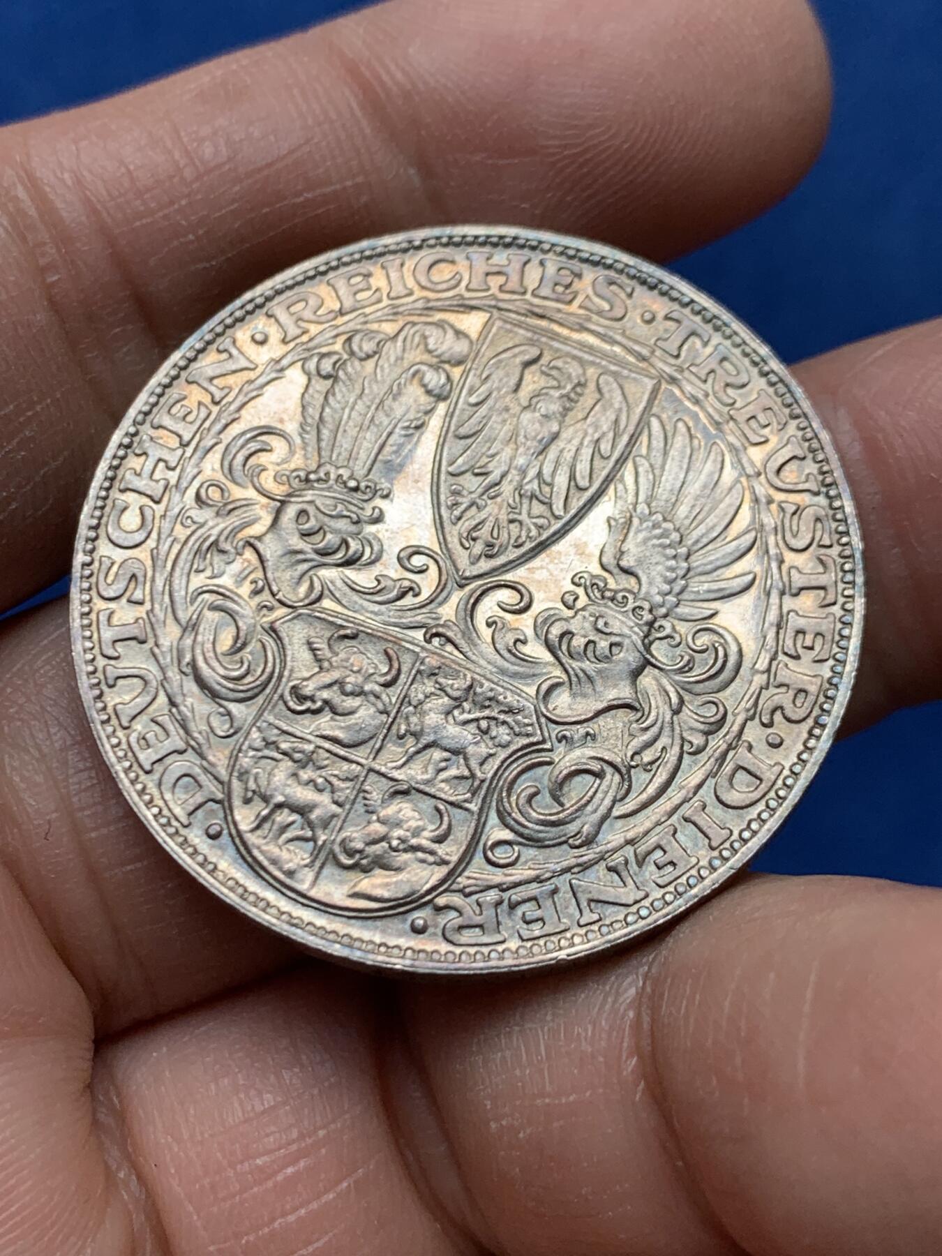 《竞宝斋》第460场 周日，周一，2场连拍 （全场包邮）欢迎送拍 德国1927年兴登堡80大寿5马克纪念银章 带彩包浆 24.75克 36mm