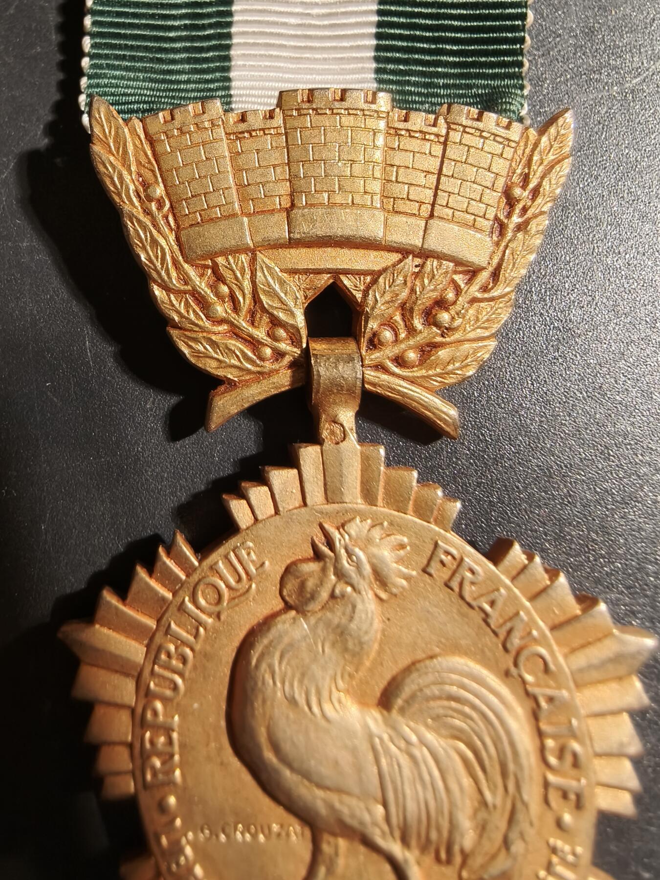 老王徽章第178期 法国金级地方嘉奖奖章    螃蟹银标 镀金    20.5g