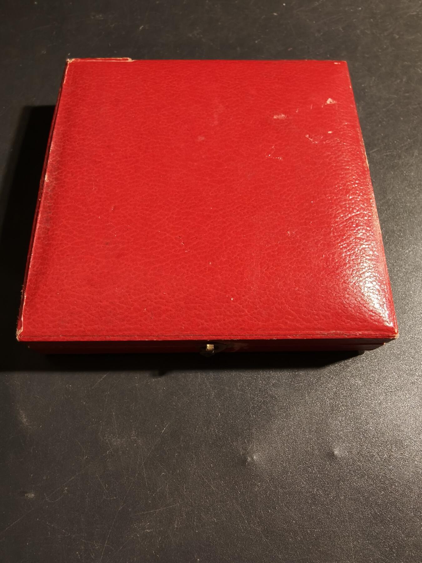 老王徽章第178期 法国养殖动物协会联合会大铜章     原盒      直径68mm    重量146.8g