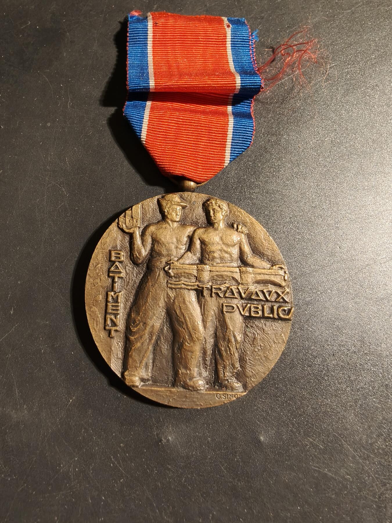 老王徽章第178期 法国铜级罗纳河口省建筑与公共工程联合会良好服务奖章      实发    直径50mm    重量61.7g
