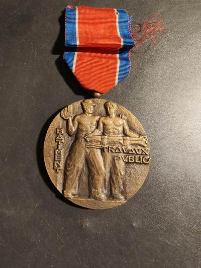 老王徽章第178期 - 法国铜级罗纳河口省建筑与公共工程联合会良好服务奖章      实发    直径50mm    重量61.7g