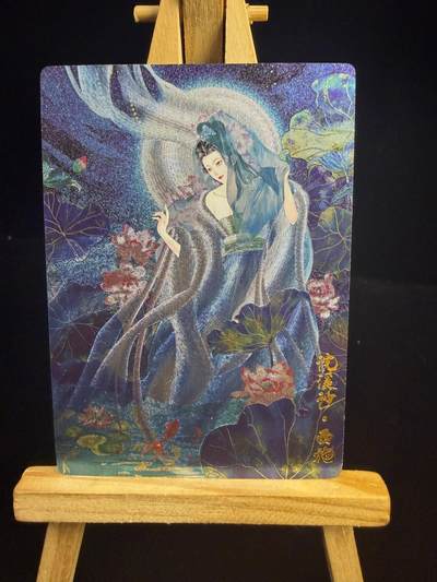 奇点新卡 无佣金 不寄存 不收拍   主攻奇点（有大佬赞助）需要多宫大佬请私聊 部分卡牌设有底价（不想玩的那么累，即使有底价也会比市场价便宜的多，懂的自然懂） 拒绝小号抬价 大家放心拍 所有拍品部分套有卡膜 部分卡牌多宫 自制卡牌 不包厂瑕 放大镜 品控 勿拍 流拍商品会循环 感谢大家支持 留个关注 不定时上新 谢谢 - 奇点卡牌 原创 薄荷西施粗闪