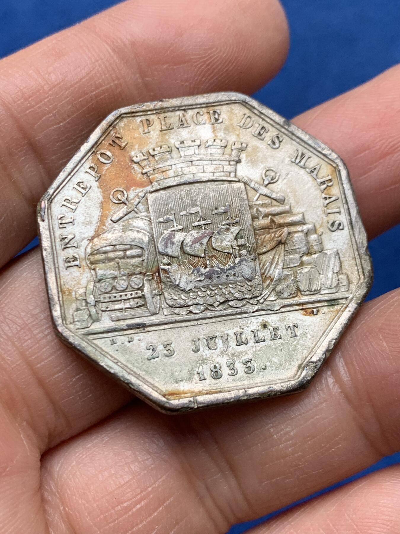 《竞宝斋》第460场 周日，周一，2场连拍 （全场包邮）欢迎送拍 巴黎公共商店镀银铜质八角代币，直径35.6mm，重18.8克