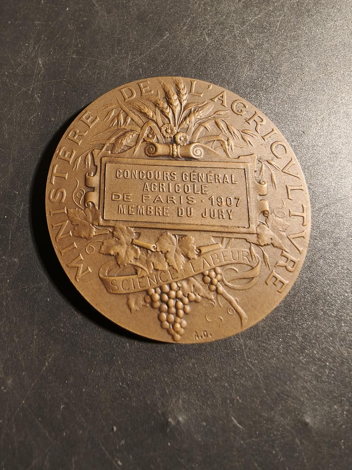 老王徽章第178期 法国1907年巴黎农业协会大铜章    原盒    大师阿尔菲杜布瓦作品     直径50mm     重量59.1g