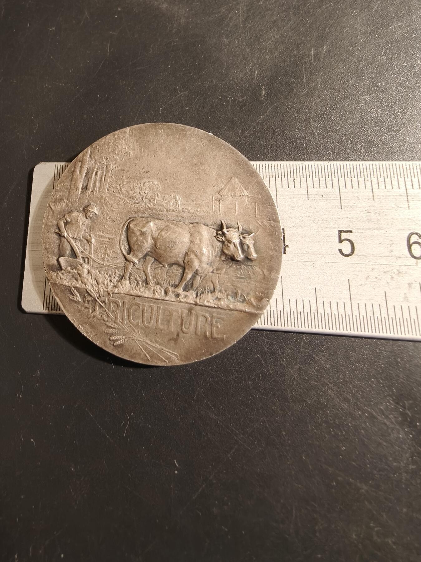 老王徽章第178期 法国畜牧业协会大银章    大师马特作品    950银     直径40mm    重量33.8g