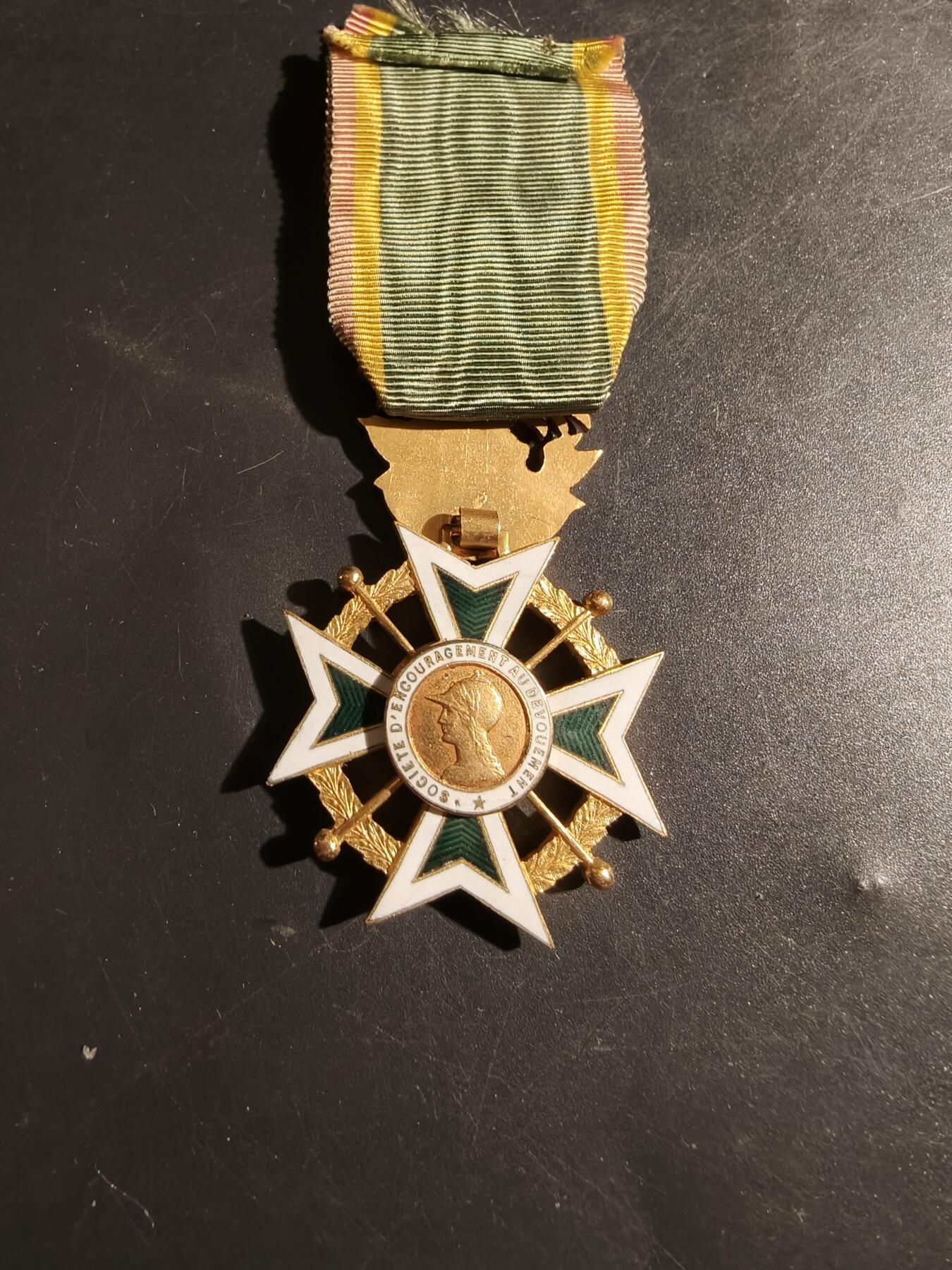 老王徽章第178期 法国骑士级鼓励奉献协会勋章     原盒     