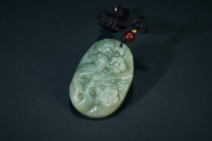 上海都达杂项专场三（全场包邮） 天然和田玉精雕《喜上眉梢》挂件 附鉴定证书86-103