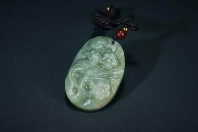 上海都达杂项专场三（全场包邮） - 天然和田玉精雕《喜上眉梢》挂件 附鉴定证书86-103