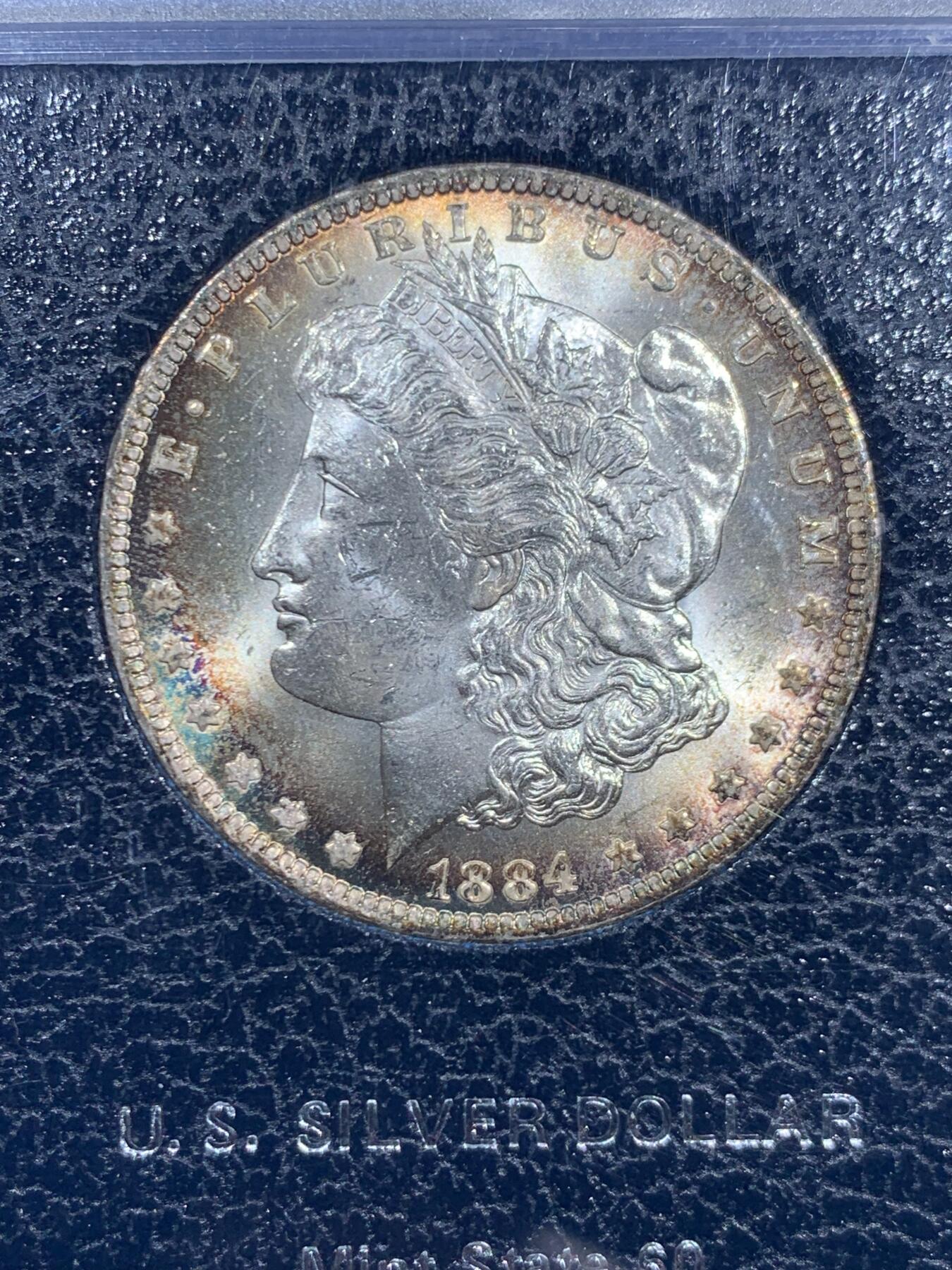 《竞宝斋》第460场 周日，周一，2场连拍 （全场包邮）欢迎送拍 美国 1884年 1美元 摩根币 少见“派拉蒙”集藏原盒 黑盒 环彩 底板光度十足 收藏佳品