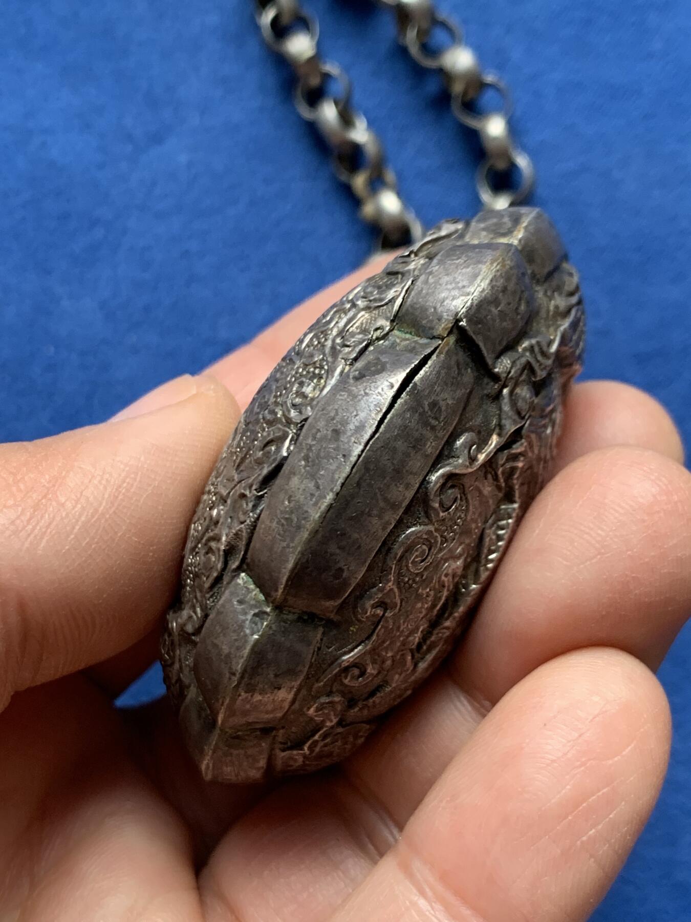 《竞宝斋》第460场 周日，周一，2场连拍 （全场包邮）欢迎送拍 清代民国老银锁 约925银 66.9克 有款看不太清了