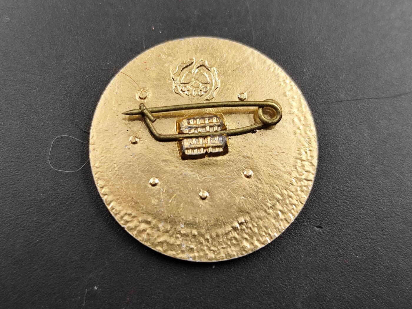 1月18日徽章钱币专场 苏联波尔塔瓦石油天然气地质勘探生成保障单位纪念章