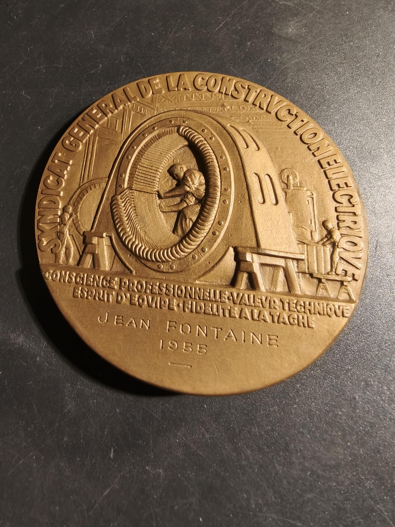 老王徽章第178期 法国通用电气建设联盟大铜章      原盒     直径68mm    重量169g