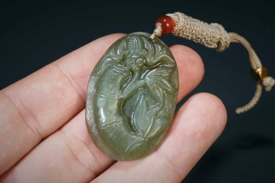 上海都达杂项专场三（全场包邮） 天然和田玉精雕《祝福》挂件 附鉴定证书86-101