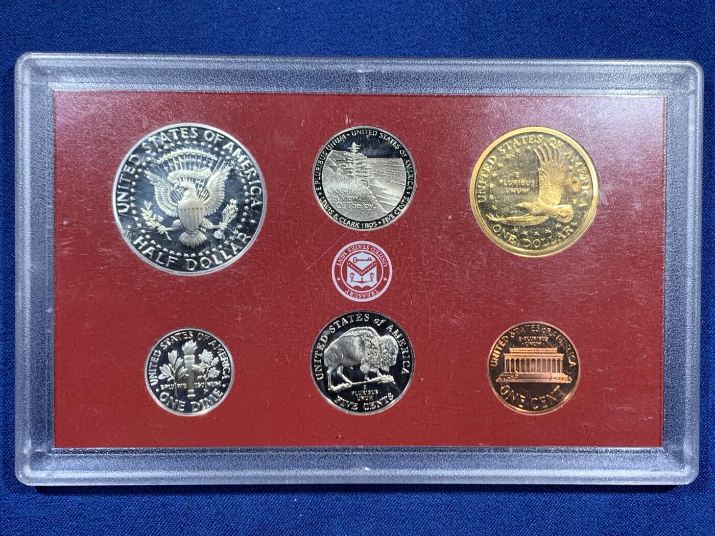 《竞宝斋》第460场 周日，周一，2场连拍 （全场包邮）欢迎送拍 美国2005年精制含银套币，包含50美分和10美分精制银币