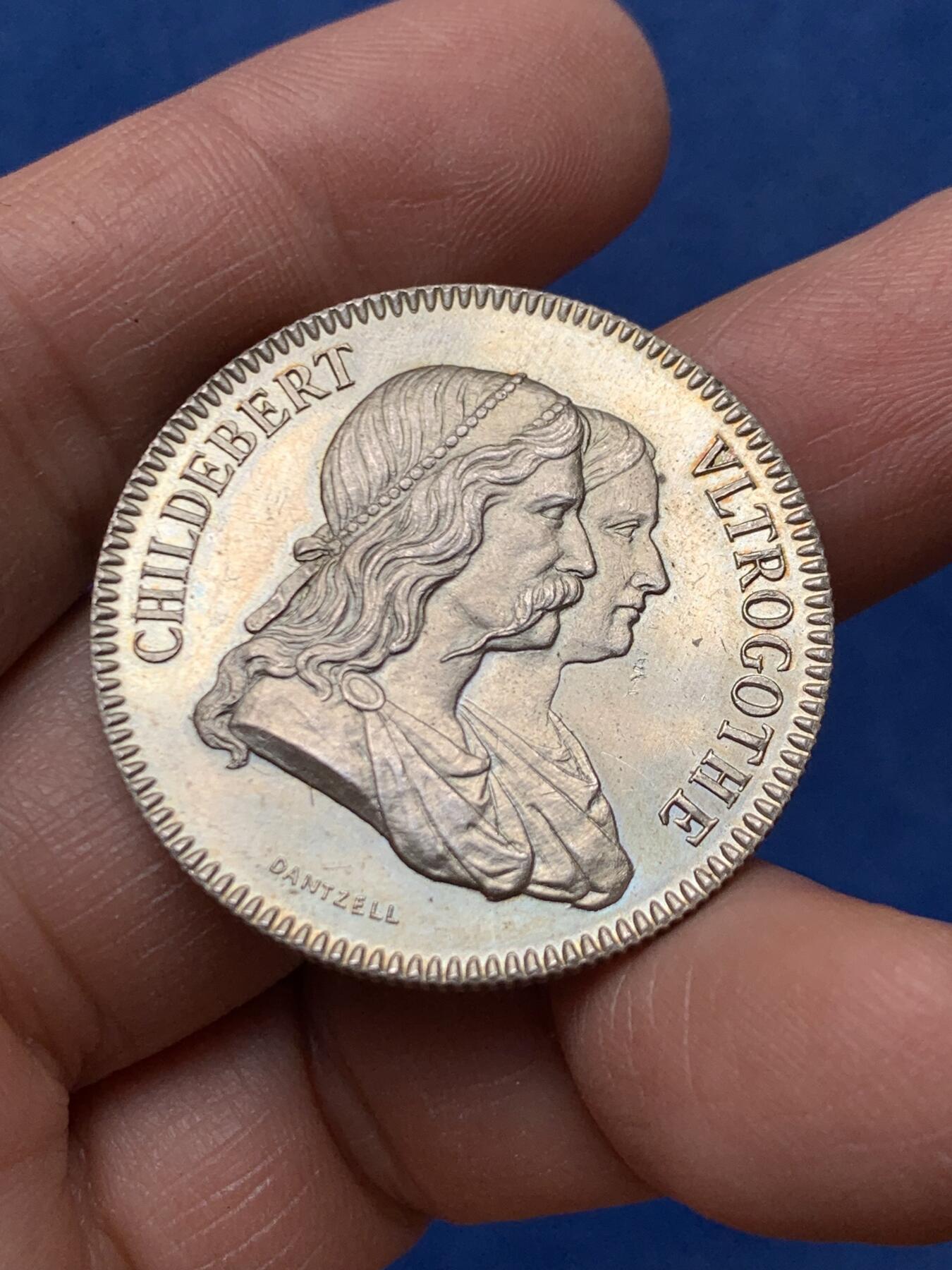 《竞宝斋》第460场 周日，周一，2场连拍 （全场包邮）欢迎送拍 法国里昂市立医院总理会银章 17克 34.9mm 好品