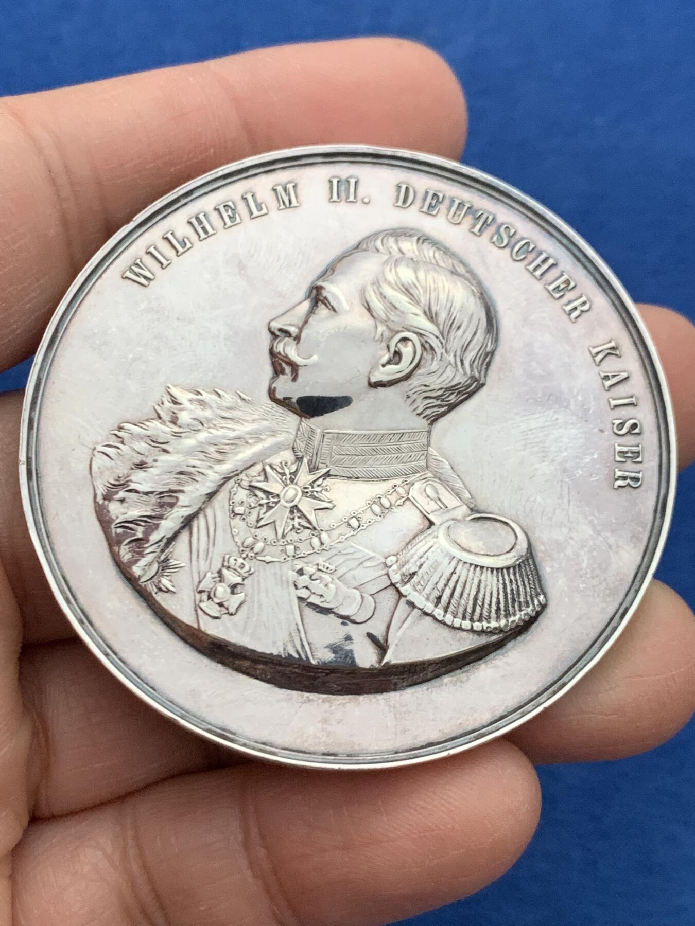 《竞宝斋》第460场 周日，周一，2场连拍 （全场包邮）欢迎送拍 1892年奥地利纪念德意志皇帝威廉二世访问维也纳纪念大银章 69.1克 53.6mm