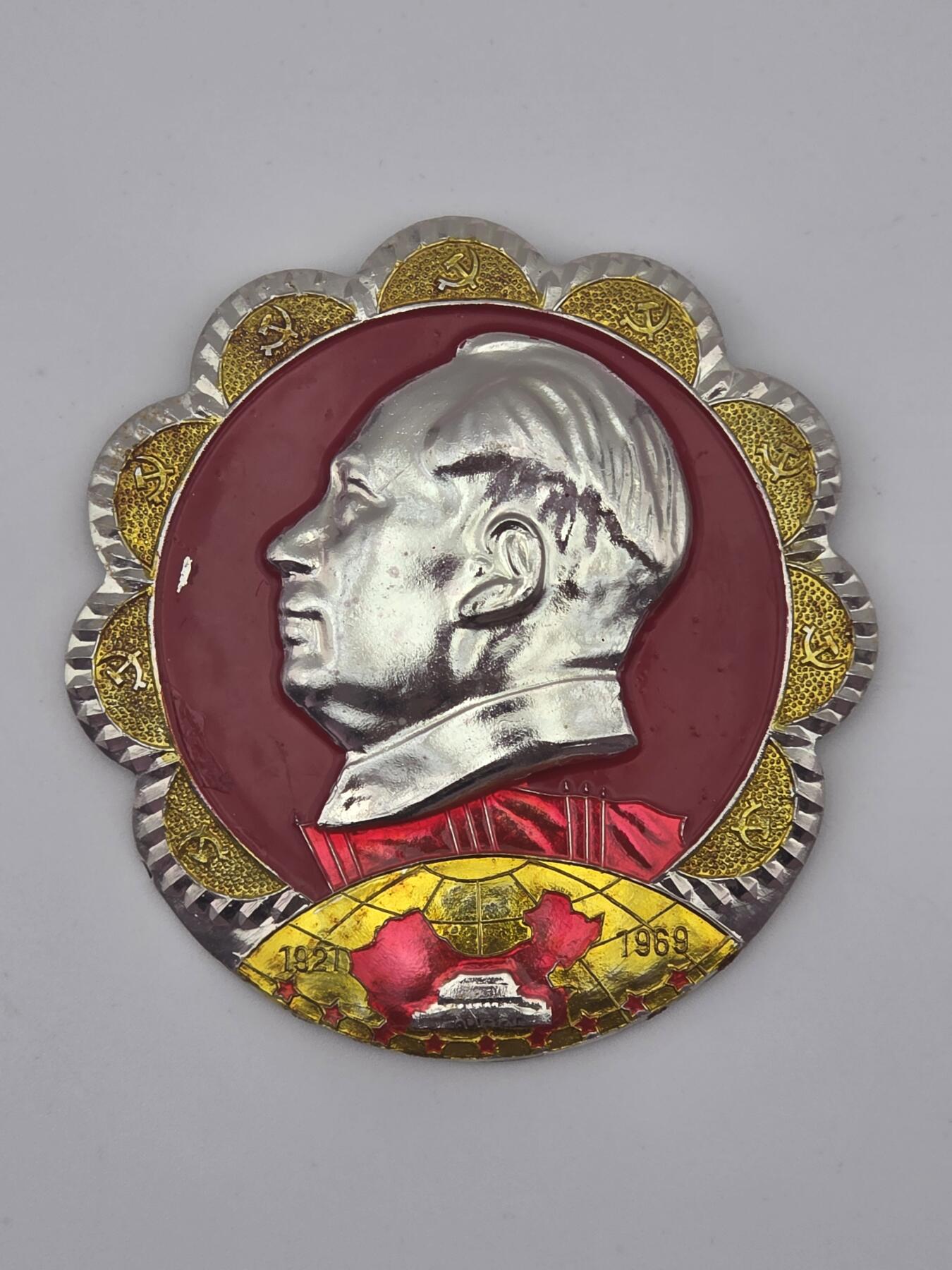 1969年-毛主席像章-天安门-中国地图