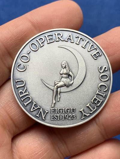 《竞宝斋》第460场 周日，周一，2场连拍 （全场包邮）欢迎送拍 - 瑙鲁合作协会50周年纪念章 28.5克 39.5mm