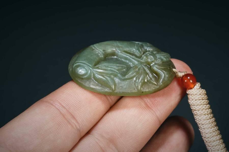 上海都达杂项专场三（全场包邮） 天然和田玉精雕《祝福》挂件 附鉴定证书86-101