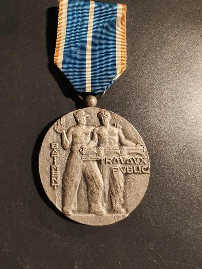 老王徽章第178期 - 法国银级罗纳河口省建筑与公共工程联合会良好服务奖章     实发     直径50mm     重量68g