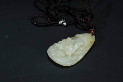 上海都达杂项专场四十八【全场包邮】  天然和田玉精雕《蝶恋花》挂件86-98