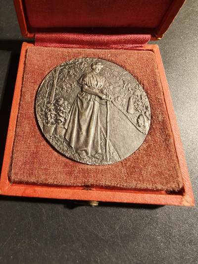 老王徽章第178期 - 法国图尔市农业委员会镀银大铜章     原盒    大师里维特作品     直径50mm     重量58.4g