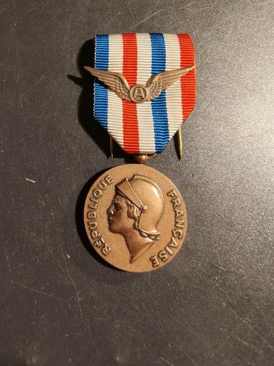 老王徽章第178期 - 法国空军部铜级劳工奖章     1993年实发