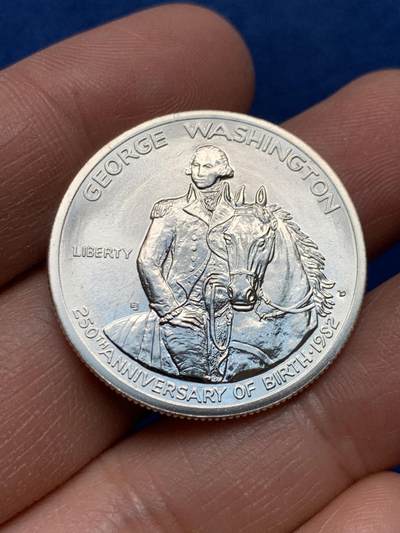 《竞宝斋》第460场 周日，周一，2场连拍 （全场包邮）欢迎送拍 - 美国1982年纪念华盛顿诞辰250周年半美元银币，重约12.35克，900银