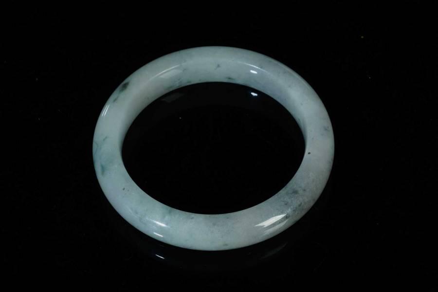 上海都达杂项专场三（全场包邮） 天然冰种飘绿翡翠手镯86-44