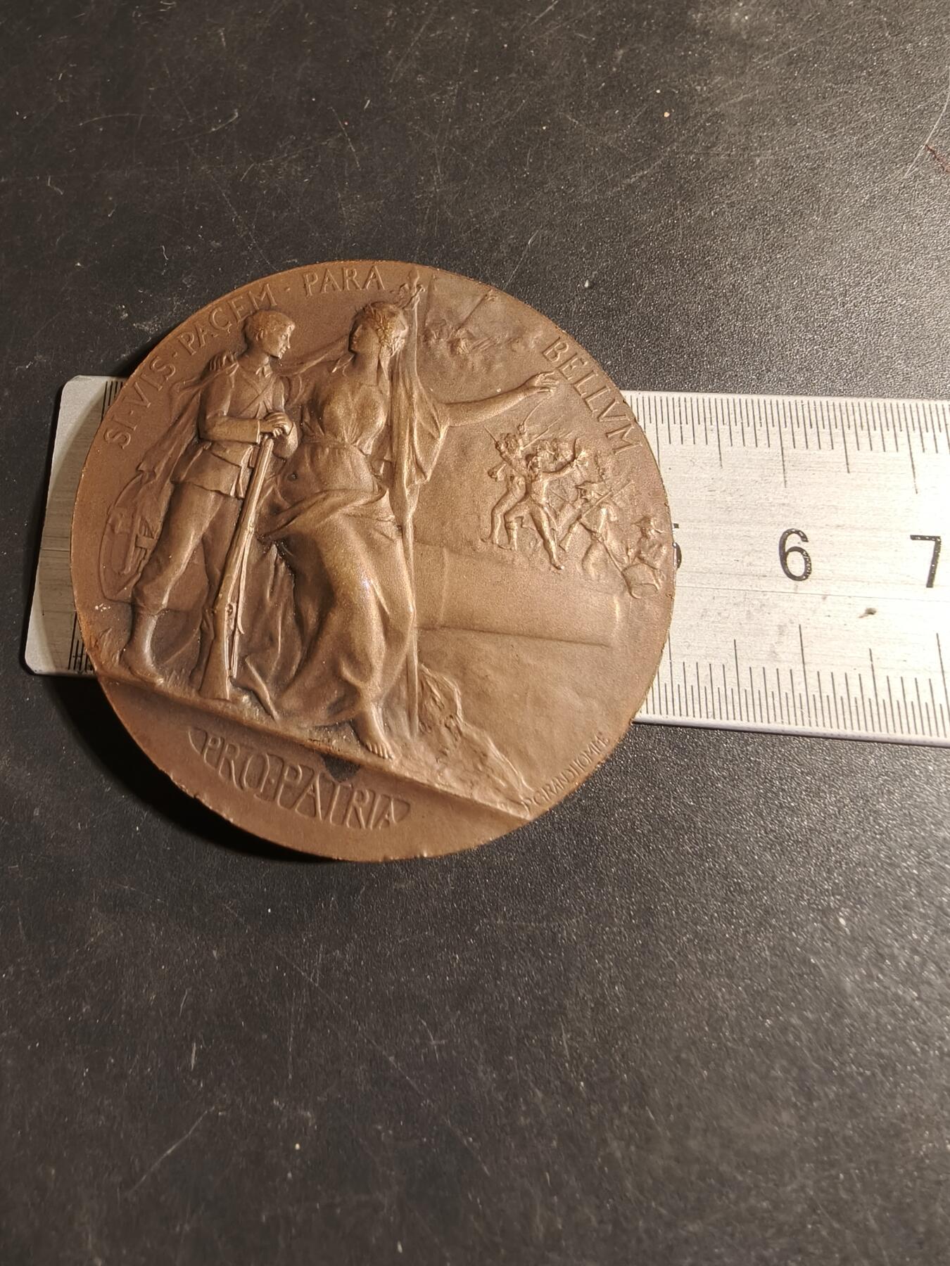 老王徽章第178期 法国战争部战争准备大铜章     原盒     大师Grandhomme作品      直径50mm    重量65.2g