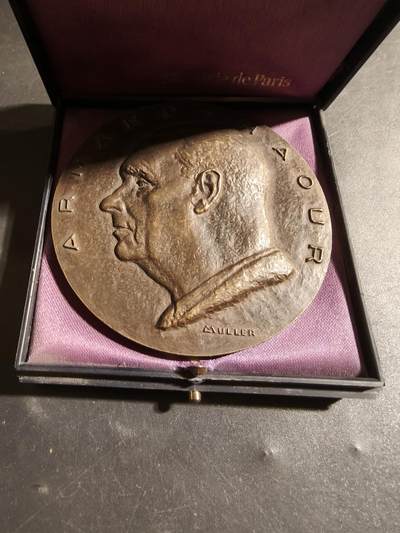 老王徽章第178期 - 法国哈库尔兄弟公司主席大铜章     原盒      直径80mm     重量222.5g