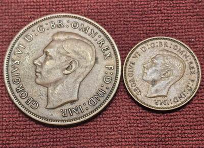 南宋泉阁俄币 外币 国币 专场第二十一期 【送拍无额外佣金】 - 英国 1937/1944年 乔治六世1便士/1法新铜币一对好品 字口不错