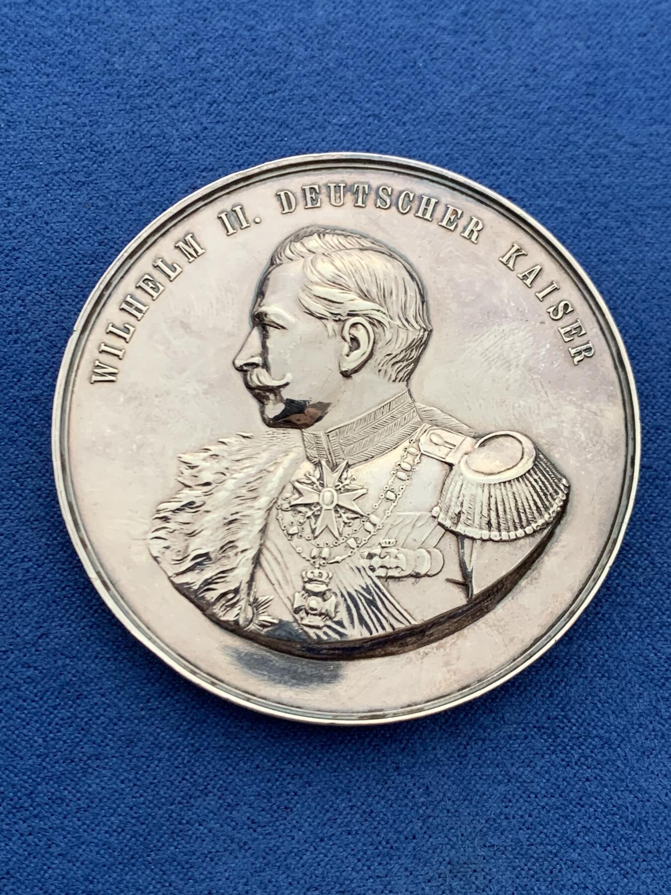 《竞宝斋》第460场 周日，周一，2场连拍 （全场包邮）欢迎送拍 1892年奥地利纪念德意志皇帝威廉二世访问维也纳纪念大银章 69.1克 53.6mm