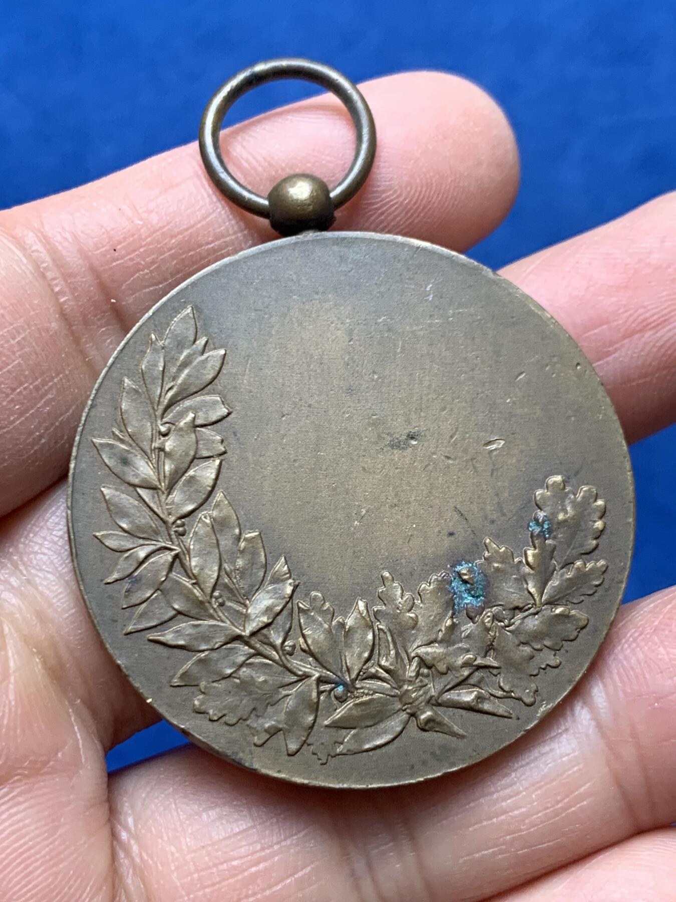 《竞宝斋》第460场 周日，周一，2场连拍 （全场包邮）欢迎送拍 法国康布雷市城市纪念铜章 带环重38.4克 42mm