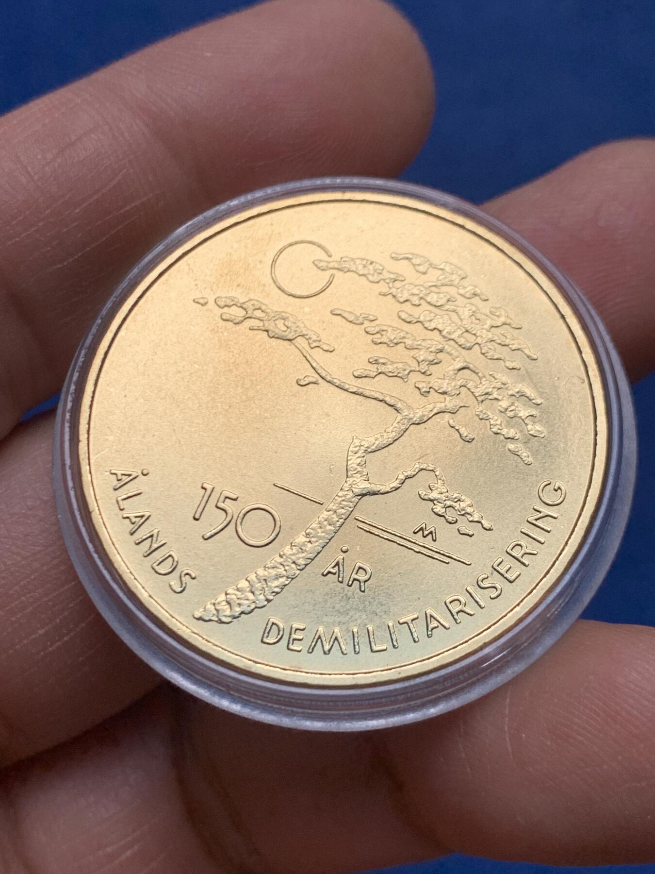 《竞宝斋》第460场 周日，周一，2场连拍 （全场包邮）欢迎送拍 芬兰2006年奥兰群岛非军事化5欧元纪念币 全新品相