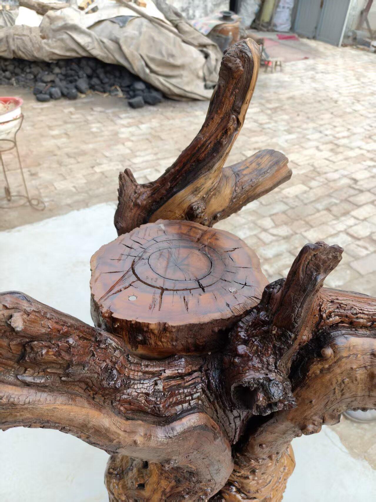 老物件，百年、枣木根雕摆件，造型自然，树瘤纹理清晰，原木材质，保存状态不错，适合茶室、书房、客厅装饰或收藏。