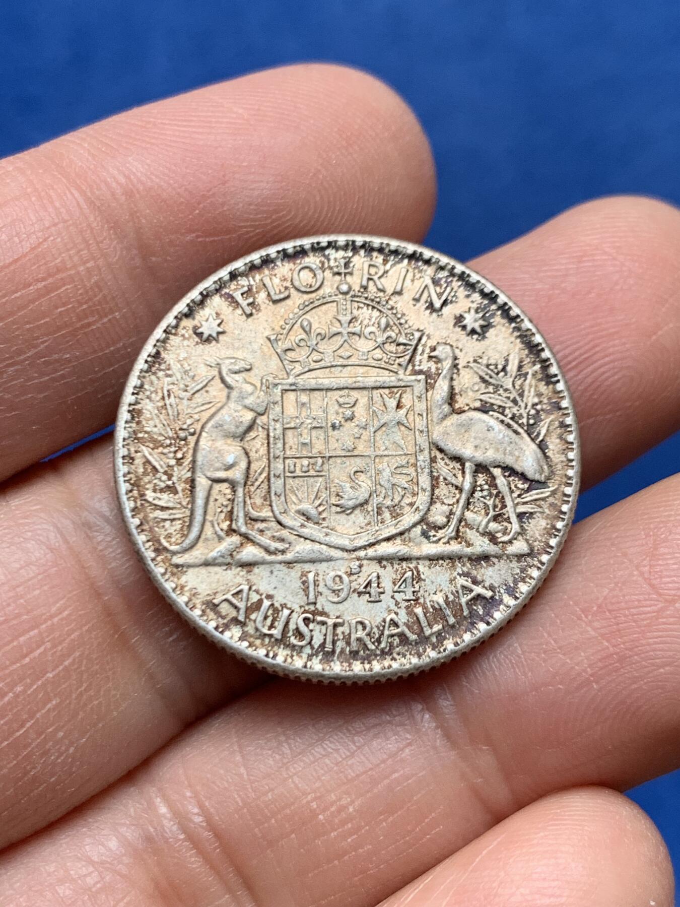 《竞宝斋》第460场 周日，周一，2场连拍 （全场包邮）欢迎送拍 澳大利亚1944年乔治六世1弗洛林银币 高银年份 11.3克 925银 好品带彩