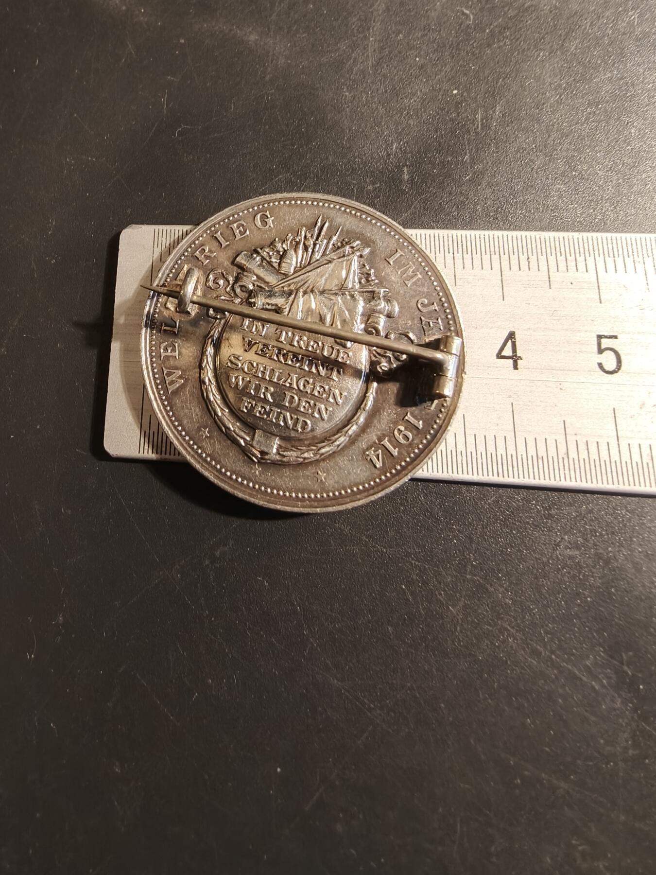老王徽章第178期 德国一战德奥同盟大银章    正面为弗朗茨一世与威廉二世胸像    990银     直径36mm    .重量19.2g