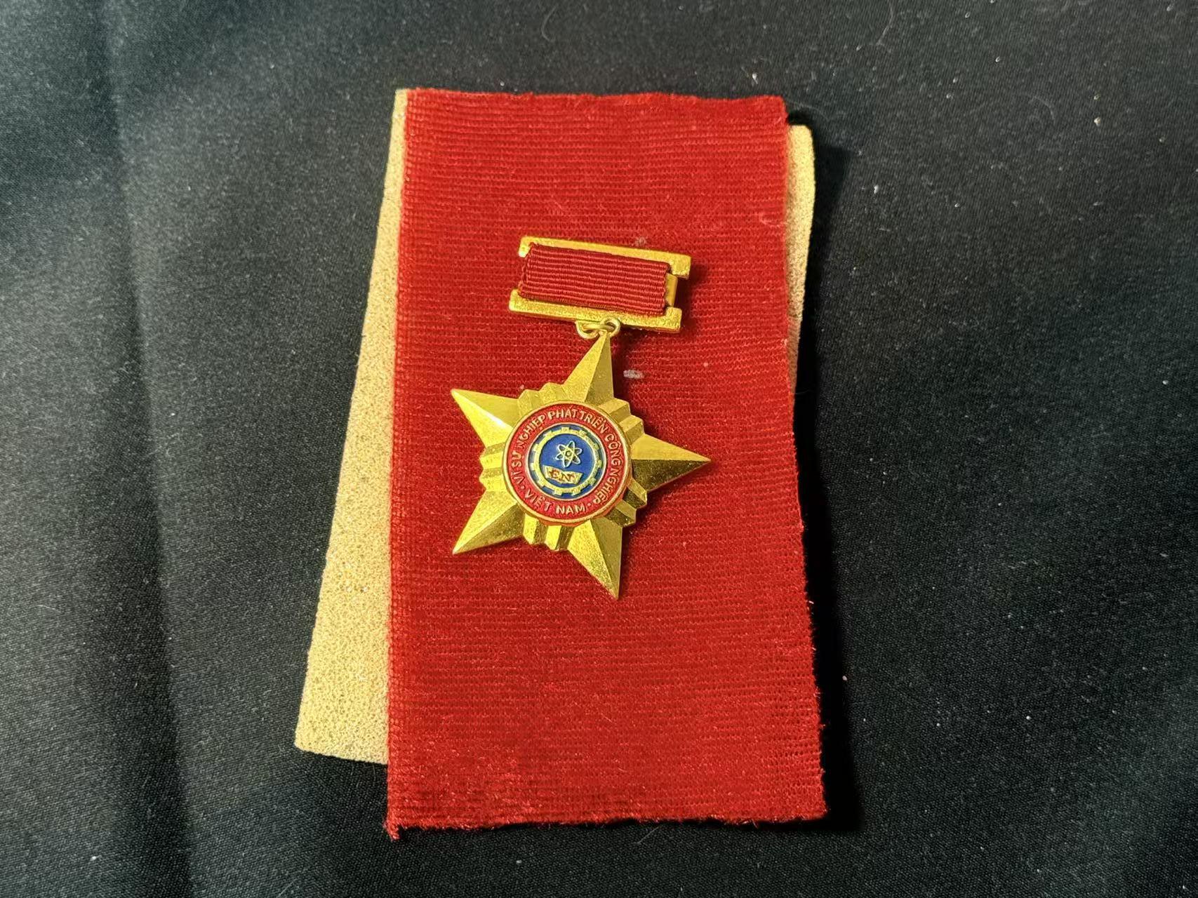 罗岚⭐爱藏⭐甄选专拍第四场-分享拍场赚佣（实体经营） 越南人民共和国科技进步荣誉奖章 科研工作最高级别奖章