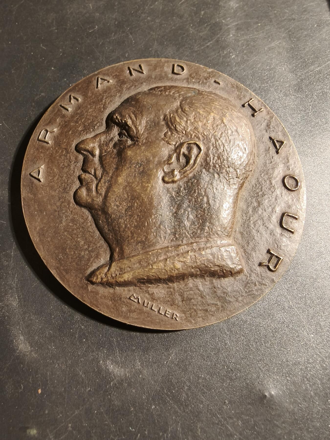 老王徽章第178期 法国哈库尔兄弟公司主席大铜章     原盒      直径80mm     重量222.5g