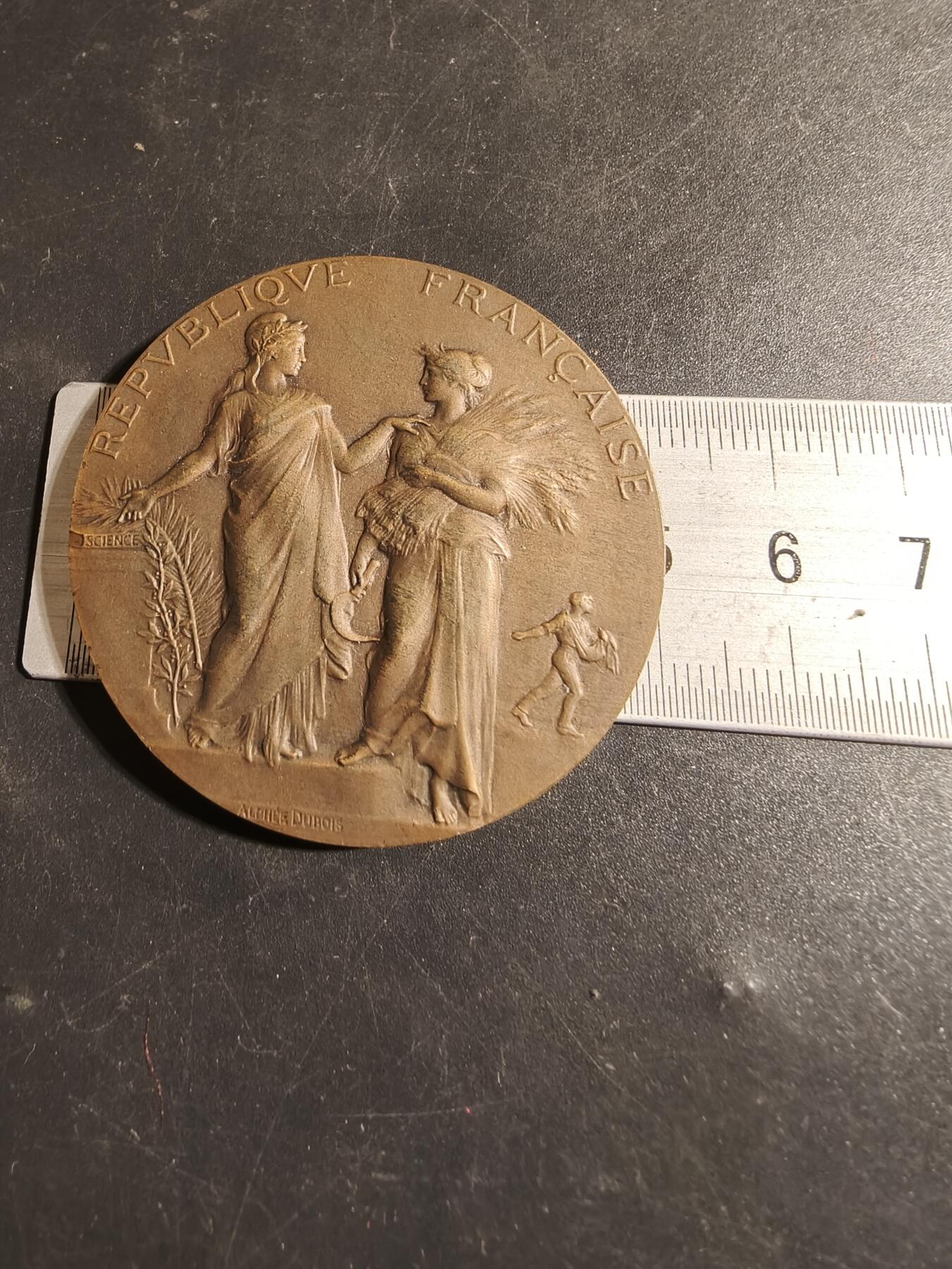 老王徽章第178期 法国1907年巴黎农业协会大铜章    原盒    大师阿尔菲杜布瓦作品     直径50mm     重量59.1g