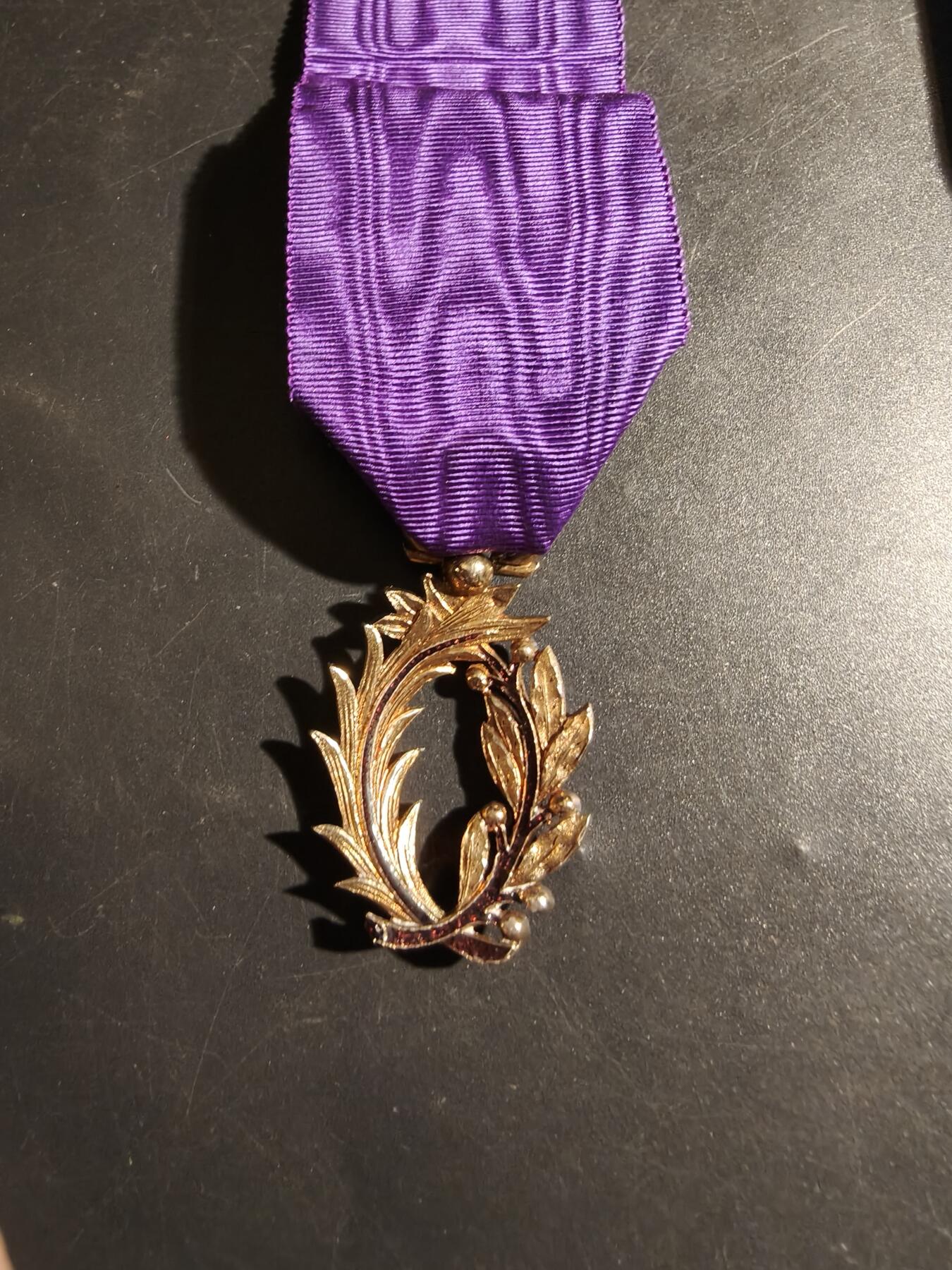 老王徽章第178期 法国军官级棕榈叶勋章    三共珠宝商钻石切割高级定制版     原盒     银质镀金珐琅       