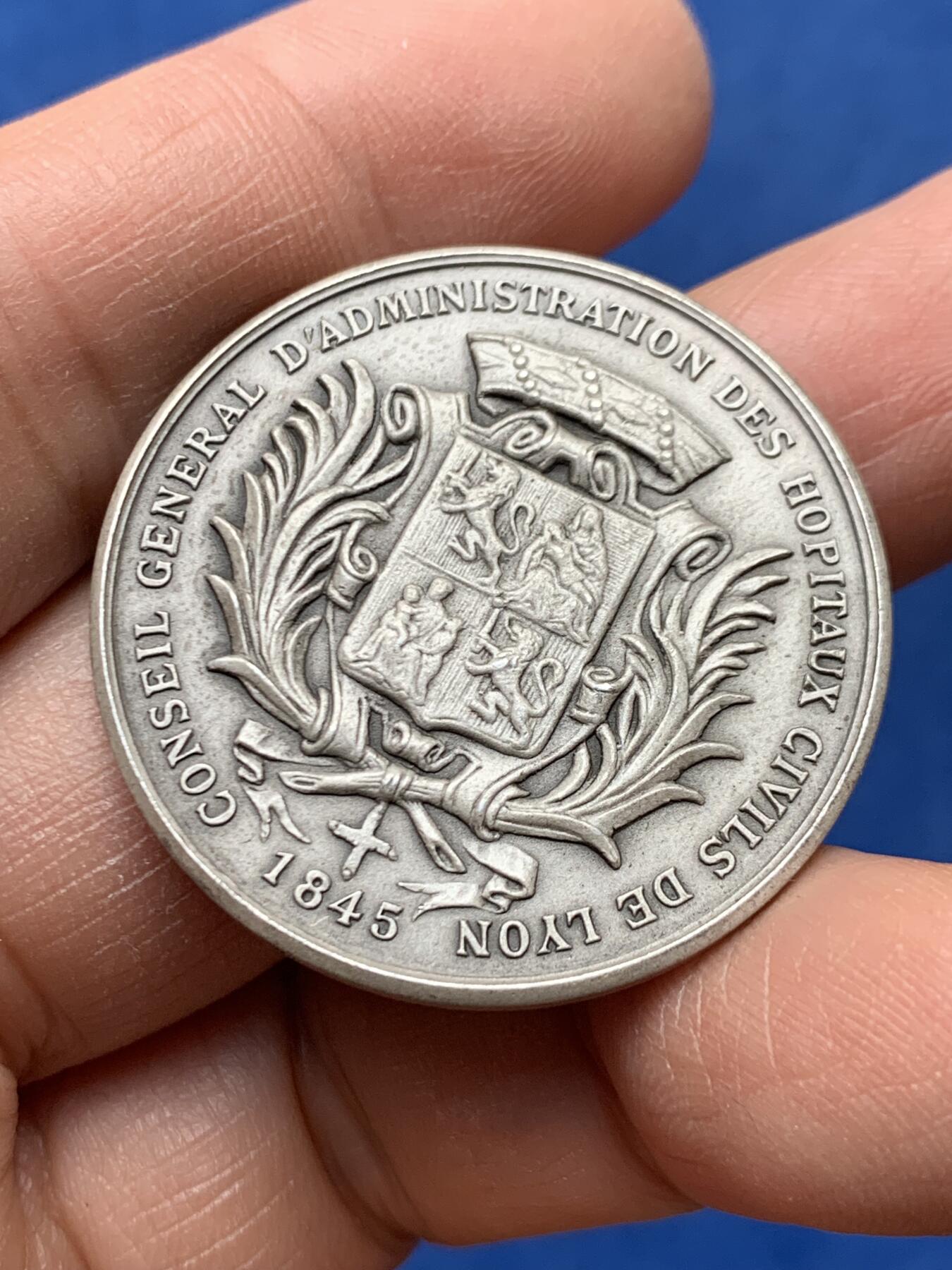 《竞宝斋》第460场 周日，周一，2场连拍 （全场包邮）欢迎送拍 法国里昂市立医院总理事会银章 丰饶角1银标 16.8克 34.8mm