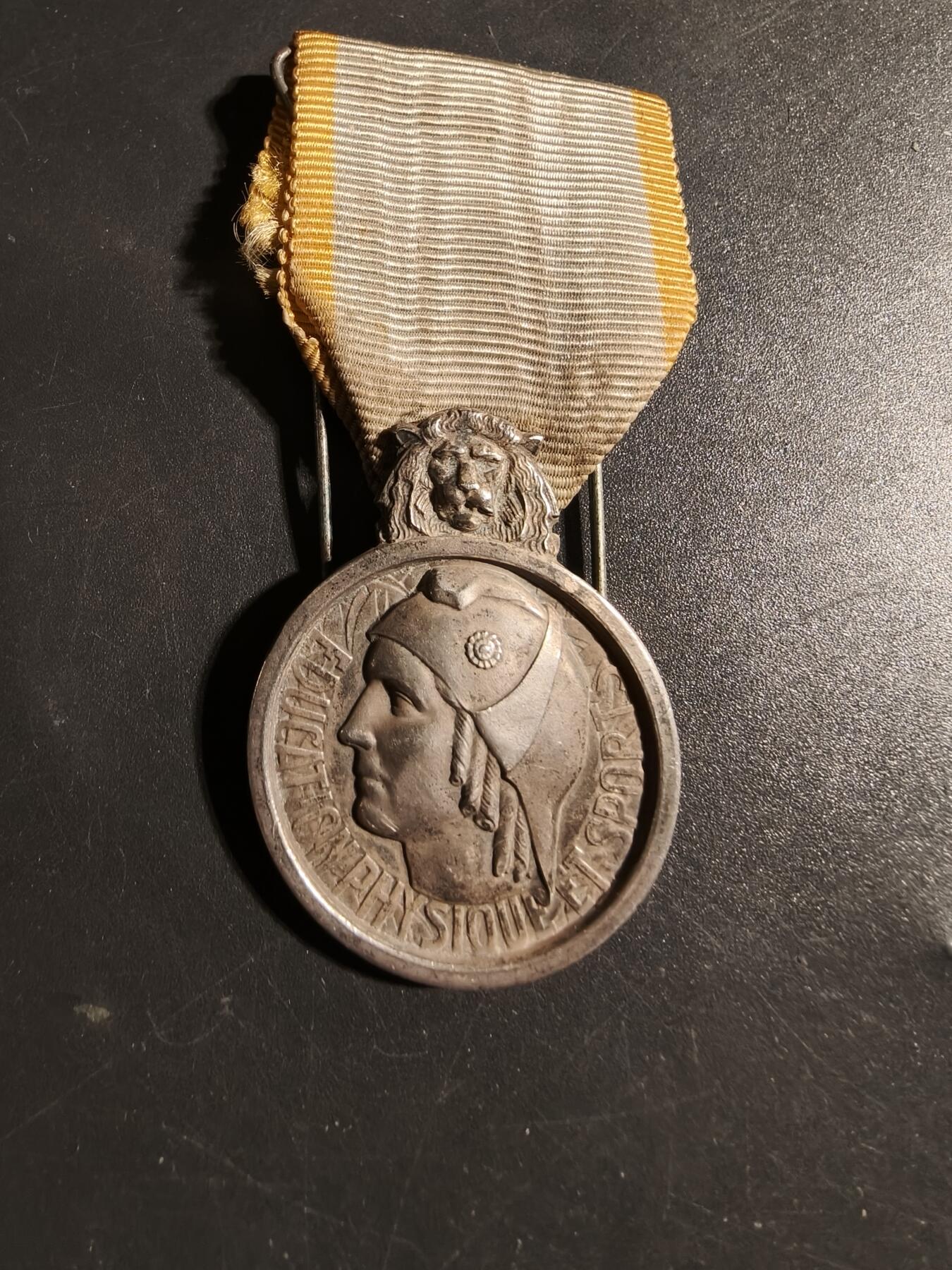 老王徽章第178期 法国银级体育奖章     950银      17.5g