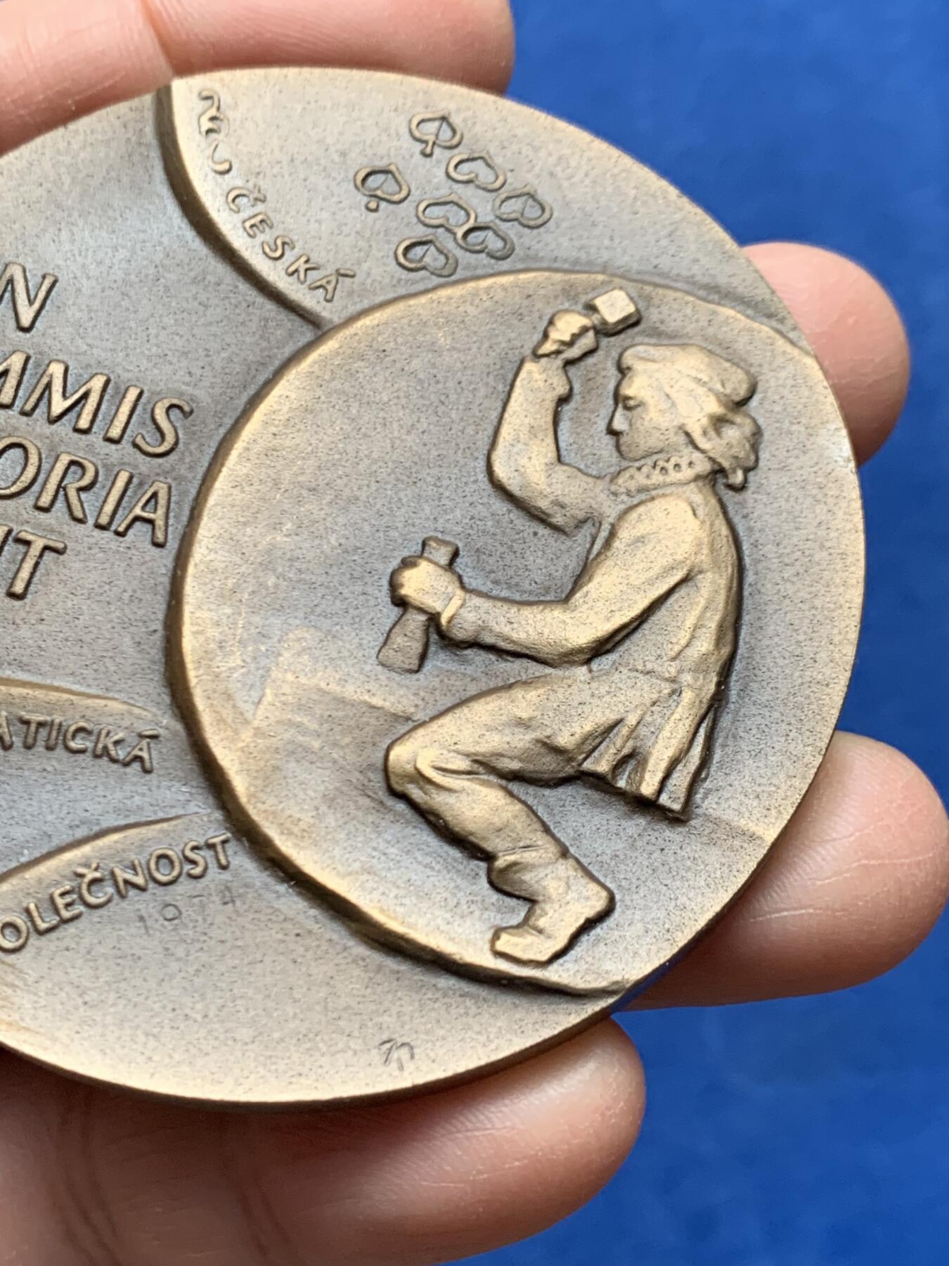 《竞宝斋》第460场 周日，周一，2场连拍 （全场包邮）欢迎送拍 捷克斯洛伐克钱币学会纪念章 正面为该协会创始人爱德华·菲亚拉 142.6克 69.3mm