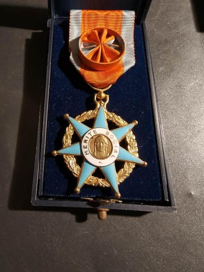 老王徽章第178期 - 法国军官级社会功绩勋章     原盒