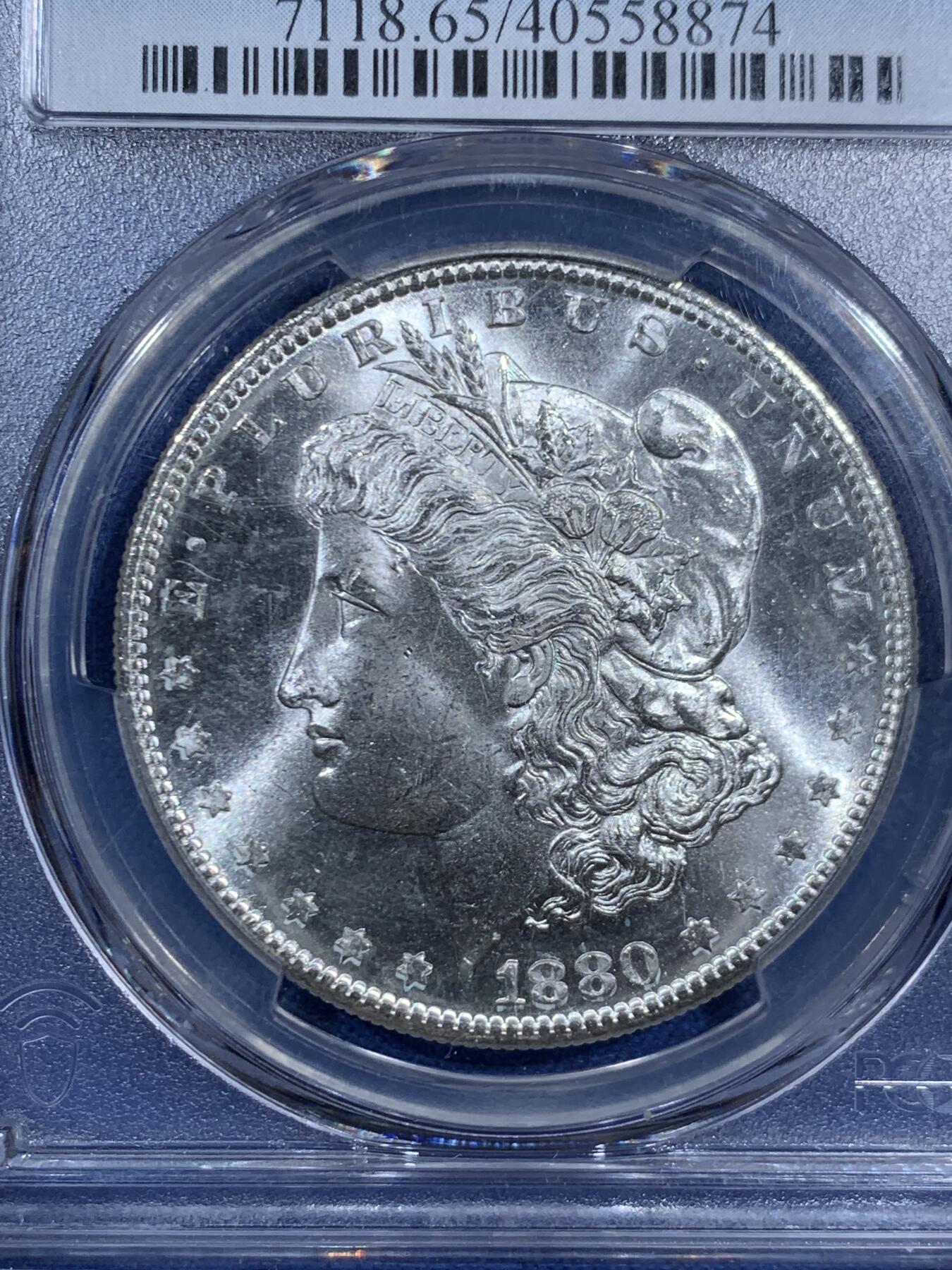 《竞宝斋》第460场 周日，周一，2场连拍 （全场包邮）欢迎送拍 NGC MS65 美国 1880年s版 摩根银币 当下银价大涨 盒子背面支撑有磕 细节见图