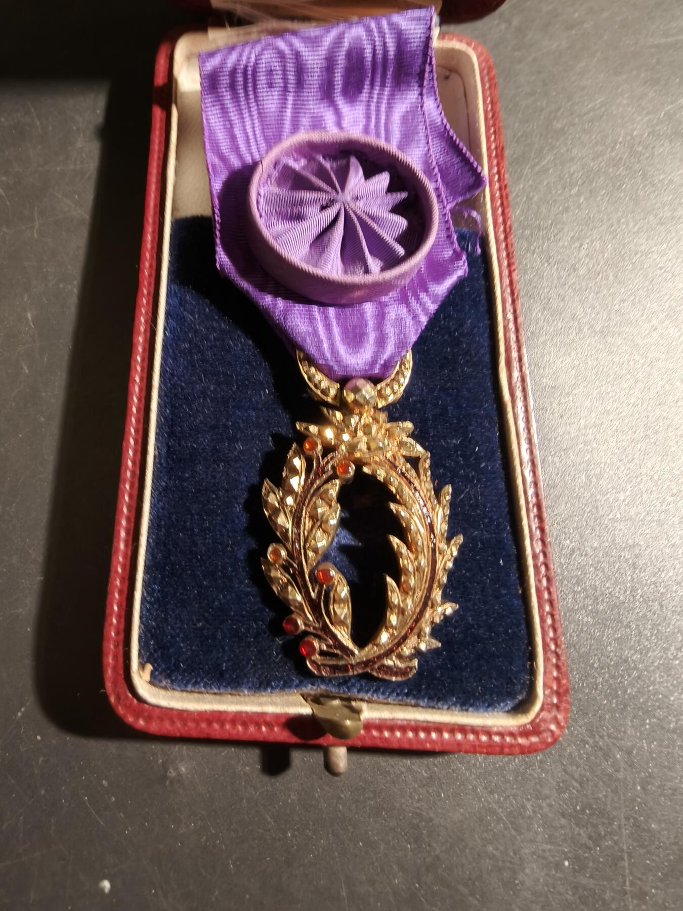 老王徽章第178期 法国军官级棕榈叶勋章    三共珠宝商钻石切割高级定制版     原盒     银质镀金珐琅       