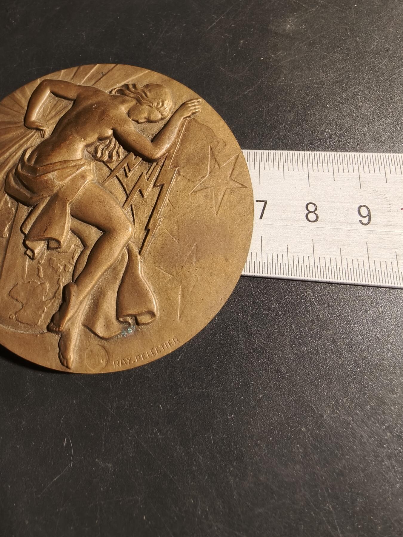 老王徽章第178期 法国通用电气建设联盟大铜章      原盒     直径68mm    重量169g