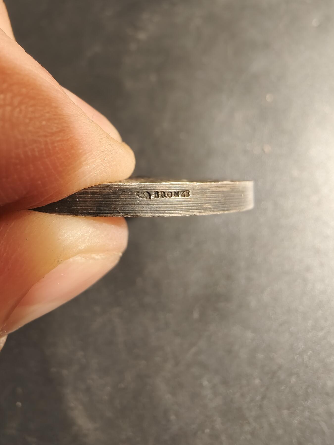 老王徽章第178期 法国罗讷省职业教育协会文学竞赛镀银大铜章     原盒     直径39mm    重量34.5g